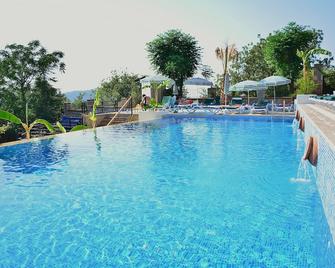 Perdikia Hill Hotel And Villas - Fethiye - Havuz
