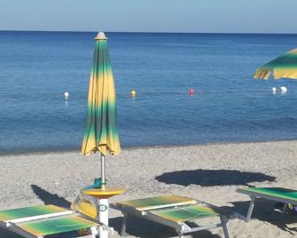 Rent a holiday home even for short periods - Davoli - Playa