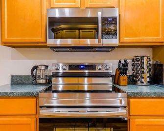 Charming & Comfy near Downtown Saratoga ~! - Saratoga Springs - Kitchen