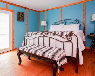 Round Top Hotel - Round Top - Bedroom