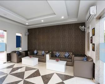 Vrinda Anandam Resorts - Vrindavan - Lounge