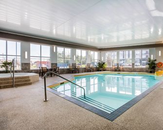Comfort Inn & Suites - Red Deer - Zwembad