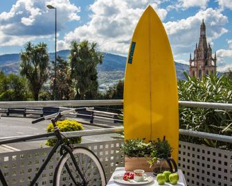 All Iron Hostel - Bilbao - Balcony