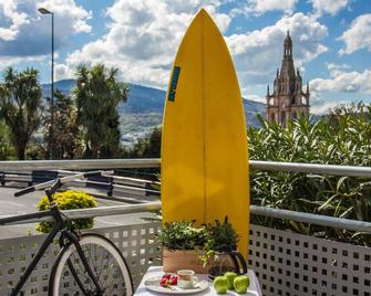 All Iron Hostel - בילבאו - מרפסת