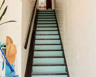 Clean, Quiet Studio apartment in Rockaway Beach, just a blockfrom the beach - Queens - Escaleras