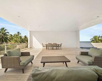 Beachfront Coco Modern Designer House By Peninsula Stays - Telchac Puerto - Balcón
