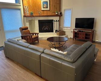 Your home away from home for the winter. - North Woodstock - Pokój dzienny