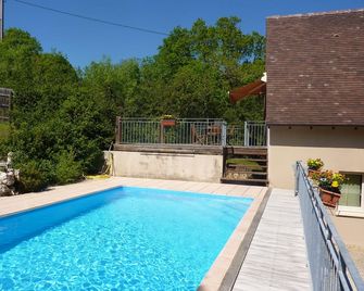 Quiet gite in one of the most beautiful villages of France, with pool - Loubressac - Басейн