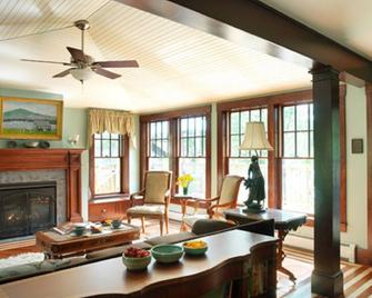 Lakefront Vacation Home on Lake Elmore - Morrisville - Dining room