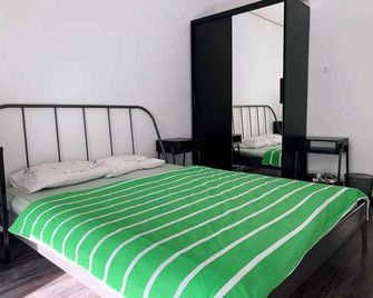 The property is a 3 bedroom apartment nearby the city with restaurants around. - Bissau - Soverom