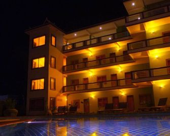 Two Moons Hotel - Hostel - Kampot - Gebäude
