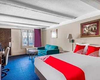 OYO Hotel Wadsworth Oh I-76 - Wadsworth - Спальня