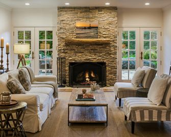 Seal Cove Inn - Moss Beach - Living room