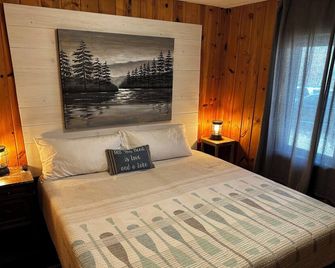 2 Private Cabins on an Secluded Acre, Walk to Restaurants, Fully Fenced - Greer - Habitación
