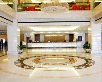 Jingtailong Plaza Hotel - Beijing - Front desk