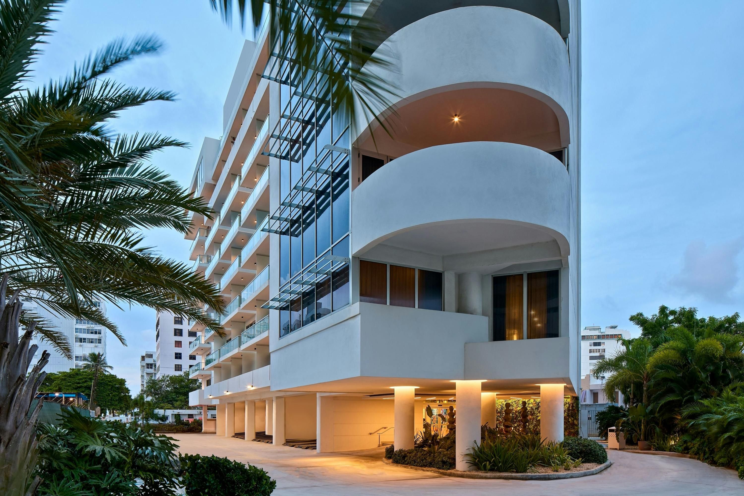 Casa Costera, Isla Verde Beach, Apartments by Marriott Bonvoy - San Juan - Edificio