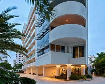 Casa Costera, Isla Verde Beach, Apartments by Marriott Bonvoy - San Juan - Building