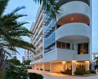 Casa Costera, Isla Verde Beach, Apartments by Marriott Bonvoy - San Juan - Edificio