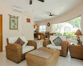 Condo Bellmare B1 Front Water Lagoon 4 Steps To The Pool 1 Min.From The Beach - Puerto Aventuras - Living room