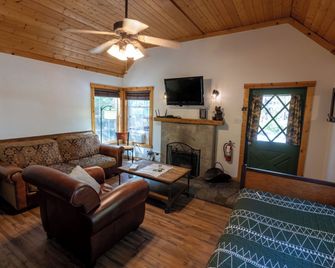 Shaver Lake Village Hotel - Shaver Lake - Sala de estar