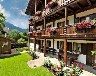 Gästehaus Enzianhof Hotel Garni - Oberammergau
