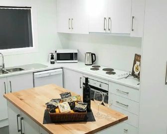 2 Bedrooms - Griffith East Apartments - Griffith - Küche