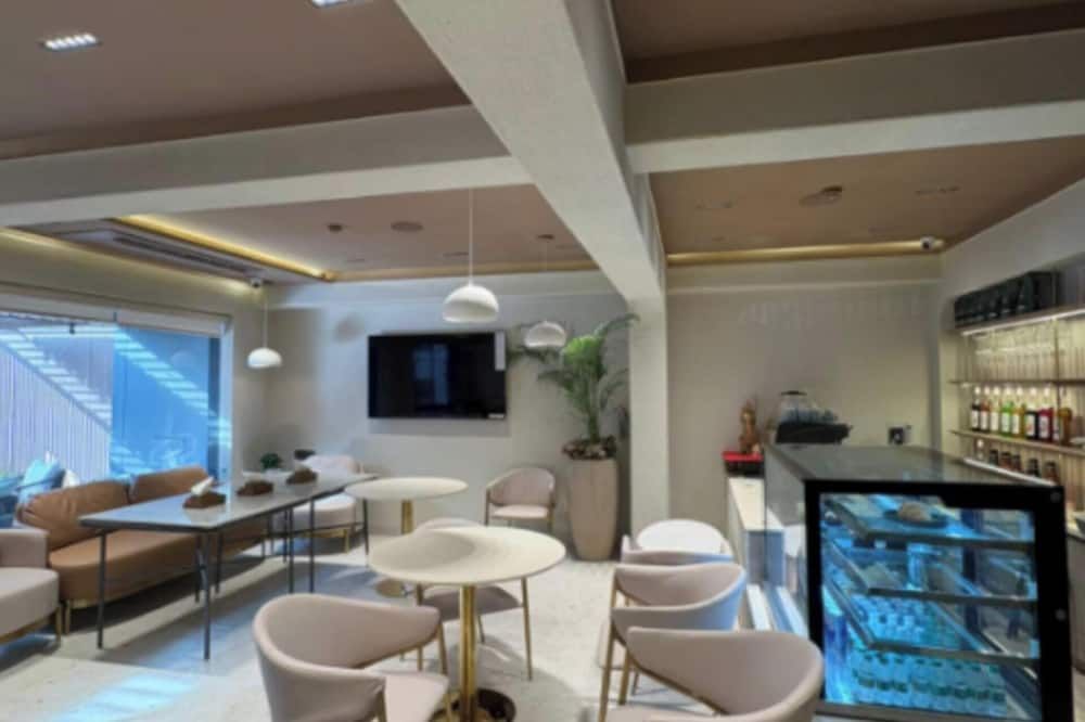 Dormstel - Unit of Ahm Hotels & Resorts Pvt Ltd - Vadodara - Lounge