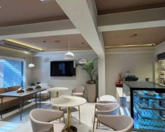 Dormstel - Unit of Ahm Hotels & Resorts Pvt Ltd - Vadodara - Lounge