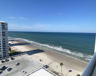 ~ Gone Coastal ~ Modern ~ Beautiful ~ Ocean View Condo! - Biển Daytona - Bãi biển