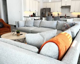 A Tranquil Haven for the Family In Prosper, TX - Celina - Living room