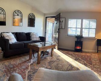 Mule Town Cottage, Historic Columbia Tn. 3br/2ba - Columbia - Wohnzimmer