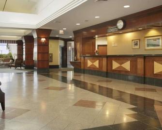Ramada by Wyndham Fishkill - Fishkill - Front desk