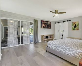 Watersedge: Lakefront -Saltwater Pool-Gameroom - Weston - Schlafzimmer