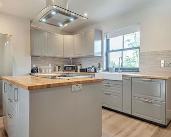 4 bedroom accommodation in Talgarth, near Brecon - Talgarth - Kitchen