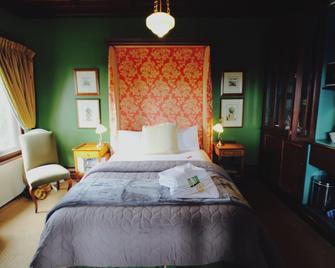 The Manse - Daylesford - Bedroom