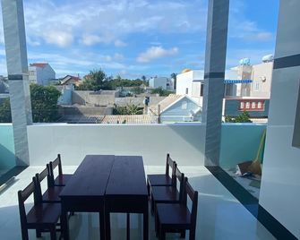 Homestay Xuan Huong - Phu Quy - Balcony