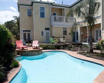 Coastal Dreams Bed and Breakfast - Galveston - Pileta