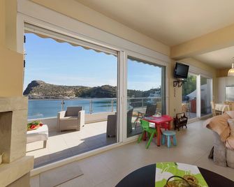 Beach Front Condo South Crete - Kaloi Limenes - Sala de estar