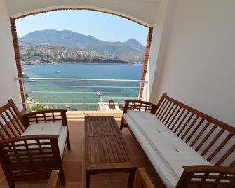 Reyhan Hotel - Karaburun - Balcony