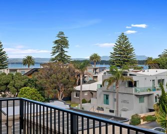 Home Sweet Home - Mt Maunganui Holiday Home - Mount Maunganui - Balcony