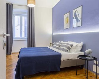 Pregiata camera con bagno privato - Blu di Prussia - Trieste