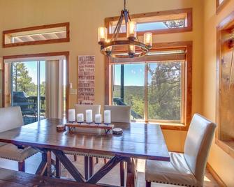 Mtn-View Hilltop Hideaway with Deck in Show Low - Show Low - Dining room
