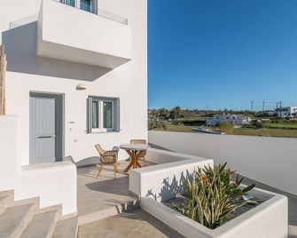 Tsakanos Home - Adamantas - Balkón