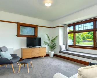 Stylish on Severne - Blenheim - Living room