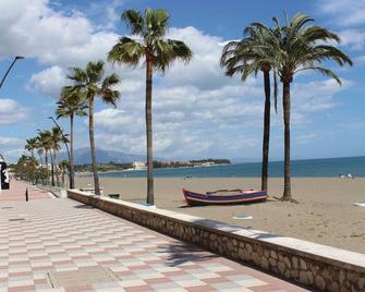 2 Bedroom Lovely Apartment In Estepona - Estepona - Beach