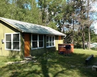 Pheasant Cottage- Cottages On Serenity Lake- has best view of Serenity Lake! - Black River Falls - Building