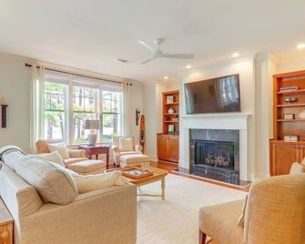 Lakefront Oconee Vacation Rental w/ Patio & Views! - Greensboro - Obývací pokoj