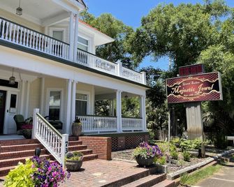 In the Heart of Apalachicola~Walk Everywhere!~Ivory Pearl Suite~Majestic Jewel - Apalachicola - Bâtiment