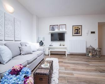 Cherihomeassisi Apartment - Assise - Salon