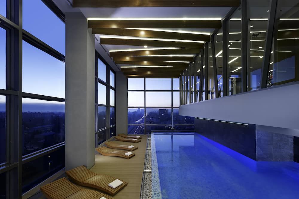 DoubleTree by Hilton Zagreb - זאגרב - בריכה
